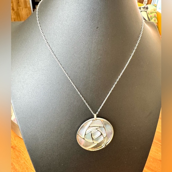 Rose Shell Pendant Necklace - Picture 5 of 7